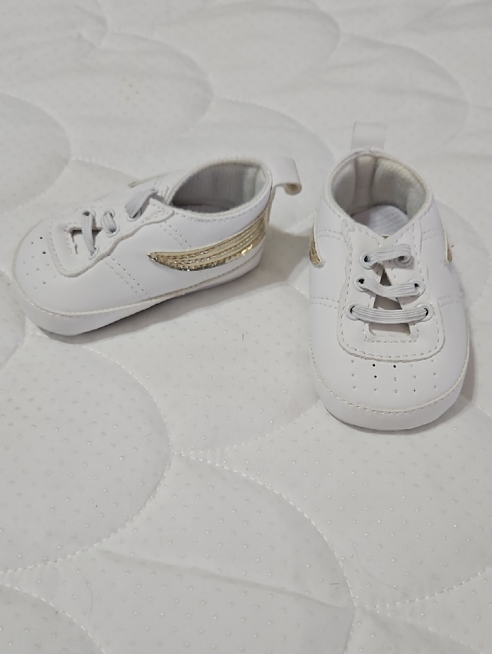 Fila White Soft Soul Baby Sneakers with Gold Stripe